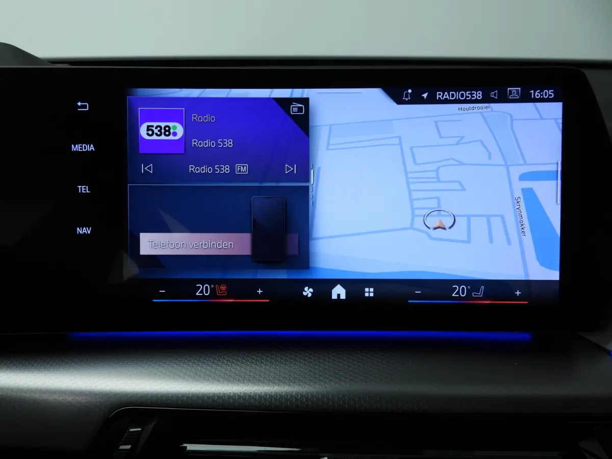 sDrive 20i | M-Sportpakket | LED | HUD | Active cruise | Panoramadak | Trekhaak | Elektr. zetels | DAB | Harman-kardon sound | Alu 20 inch