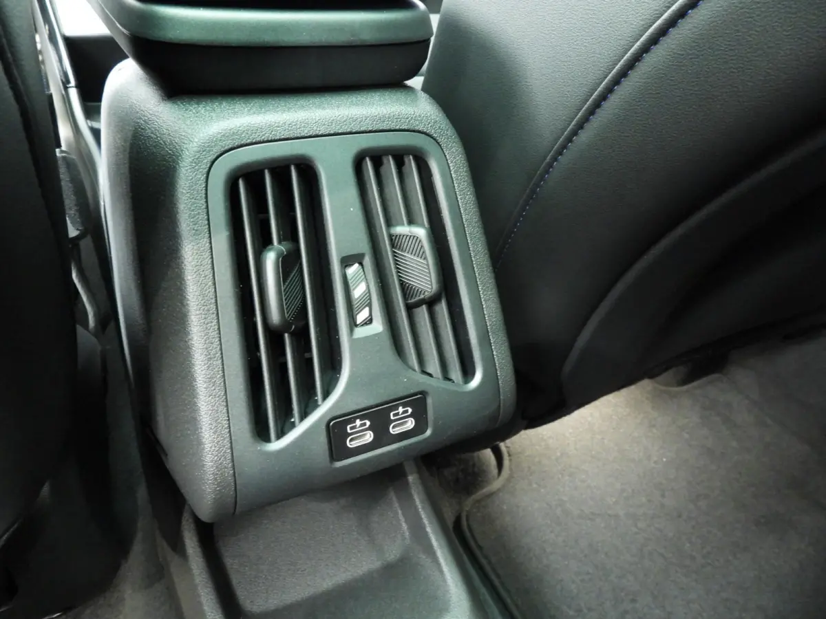 sDrive 20i | M-Sportpakket | LED | HUD | Active cruise | Panoramadak | Trekhaak | Elektr. zetels | DAB | Harman-kardon sound | Alu 20 inch