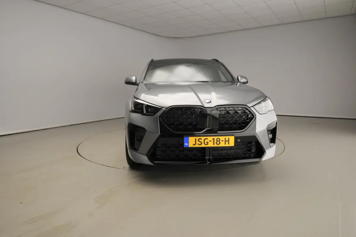 sDrive 20i | M-Sportpakket | LED | HUD | Active cruise | Panoramadak | Trekhaak | Elektr. zetels | DAB | Harman-kardon sound | Alu 20 inch