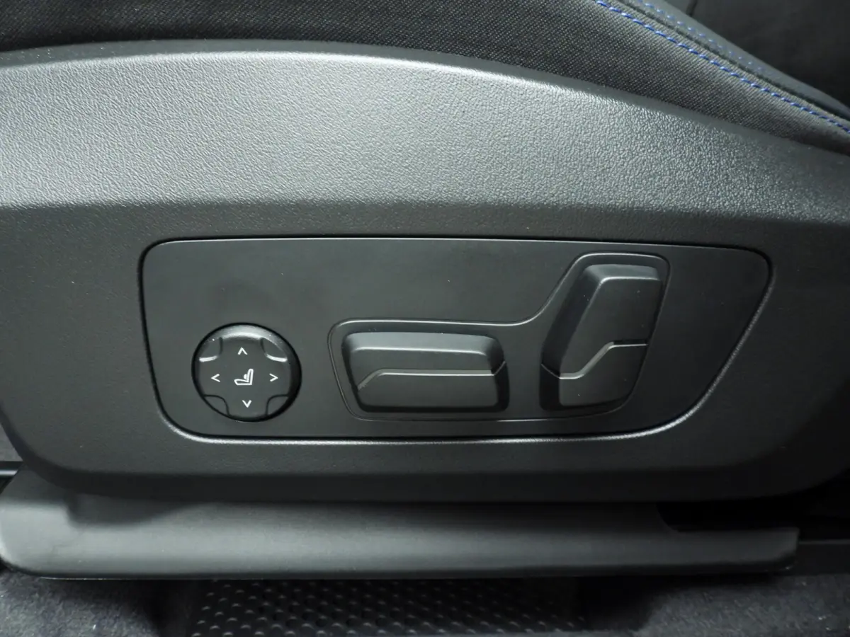 sDrive 20i | M-Sportpakket | LED | HUD | Active cruise | Panoramadak | Trekhaak | Elektr. zetels | DAB | Harman-kardon sound | Alu 20 inch