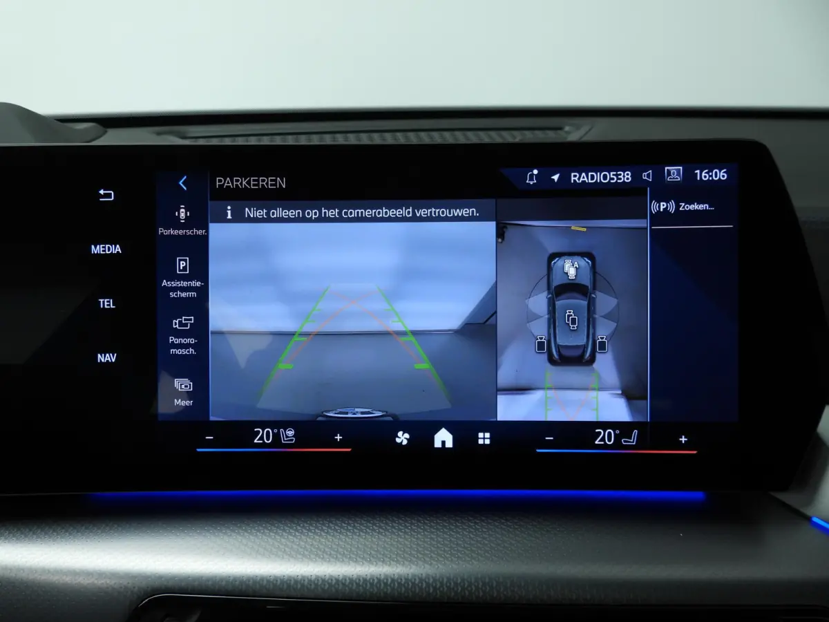 sDrive 20i | M-Sportpakket | LED | HUD | Active cruise | Panoramadak | Trekhaak | Elektr. zetels | DAB | Harman-kardon sound | Alu 20 inch