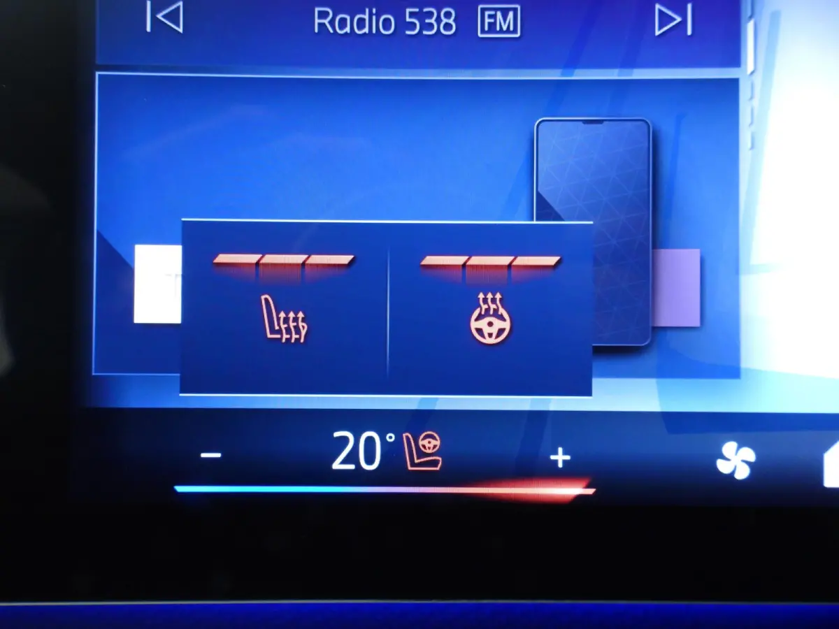 sDrive 20i | M-Sportpakket | LED | HUD | Active cruise | Panoramadak | Trekhaak | Elektr. zetels | DAB | Harman-kardon sound | Alu 20 inch