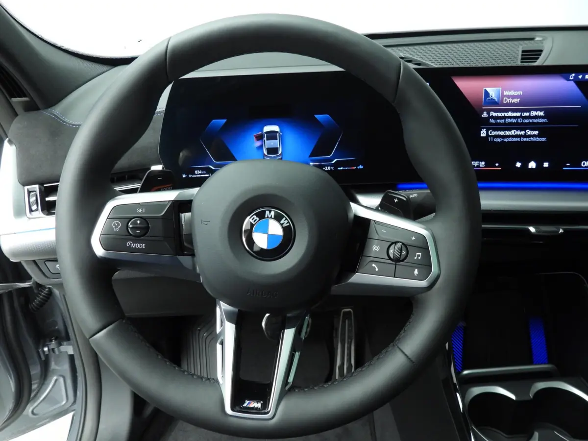 sDrive 20i | M-Sportpakket | LED | HUD | Active cruise | Panoramadak | Trekhaak | Elektr. zetels | DAB | Harman-kardon sound | Alu 20 inch
