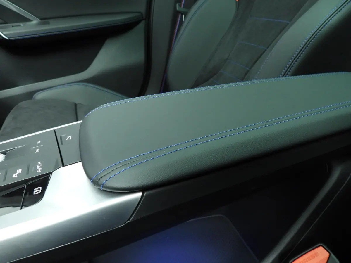 sDrive 20i | M-Sportpakket | LED | HUD | Active cruise | Panoramadak | Trekhaak | Elektr. zetels | DAB | Harman-kardon sound | Alu 20 inch