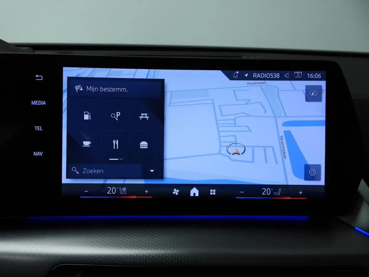 sDrive 20i | M-Sportpakket | LED | HUD | Active cruise | Panoramadak | Trekhaak | Elektr. zetels | DAB | Harman-kardon sound | Alu 20 inch