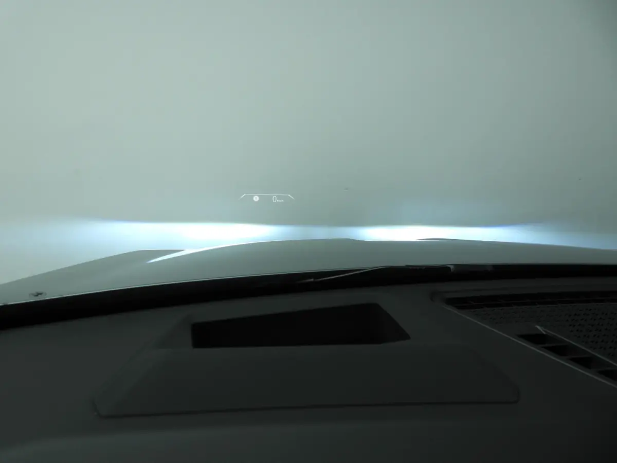 sDrive 20i | M-Sportpakket | LED | HUD | Active cruise | Panoramadak | Trekhaak | Elektr. zetels | DAB | Harman-kardon sound | Alu 20 inch