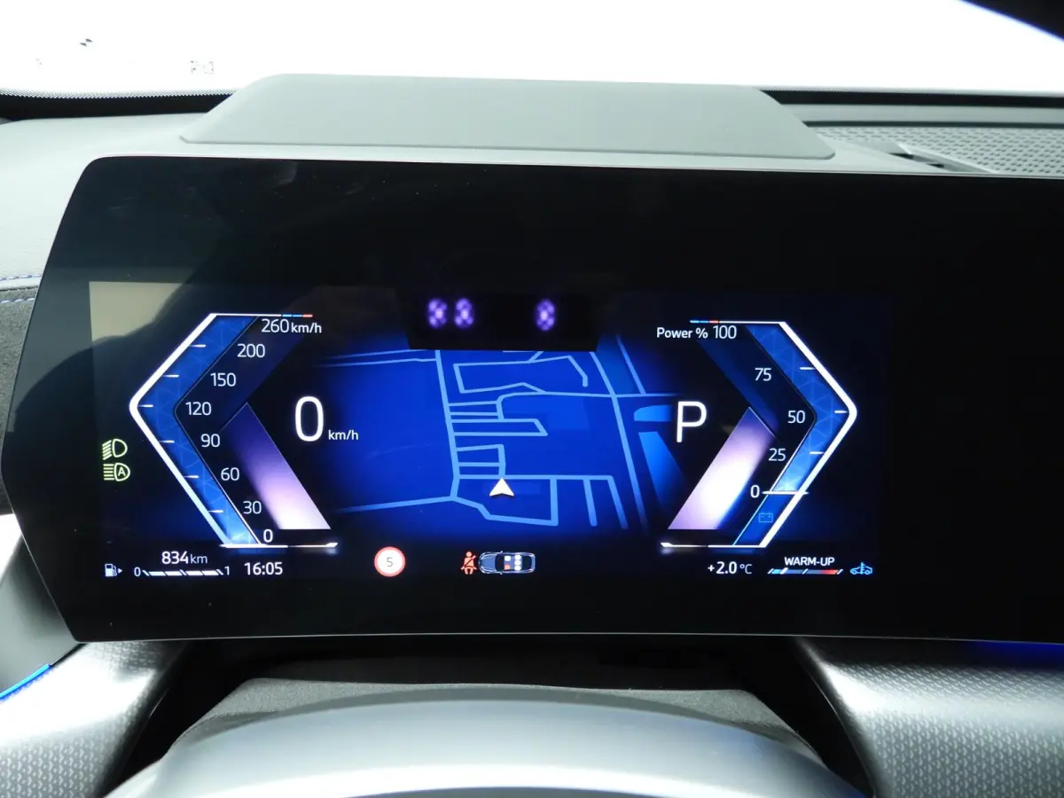 sDrive 20i | M-Sportpakket | LED | HUD | Active cruise | Panoramadak | Trekhaak | Elektr. zetels | DAB | Harman-kardon sound | Alu 20 inch