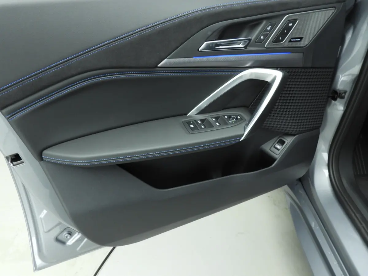 sDrive 20i | M-Sportpakket | LED | HUD | Active cruise | Panoramadak | Trekhaak | Elektr. zetels | DAB | Harman-kardon sound | Alu 20 inch