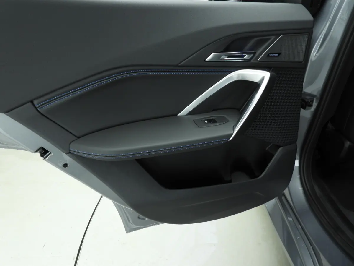 sDrive 20i | M-Sportpakket | LED | HUD | Active cruise | Panoramadak | Trekhaak | Elektr. zetels | DAB | Harman-kardon sound | Alu 20 inch