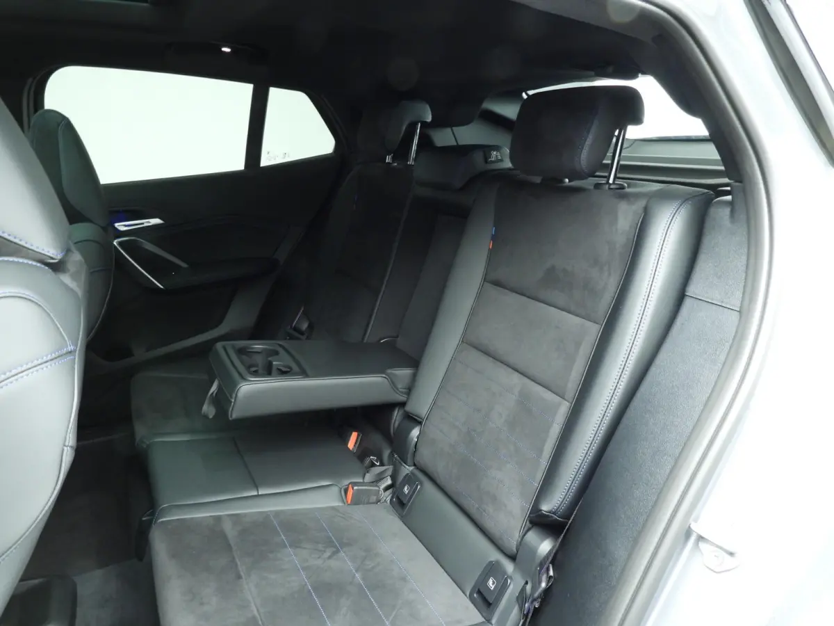 sDrive 20i | M-Sportpakket | LED | HUD | Active cruise | Panoramadak | Trekhaak | Elektr. zetels | DAB | Harman-kardon sound | Alu 20 inch