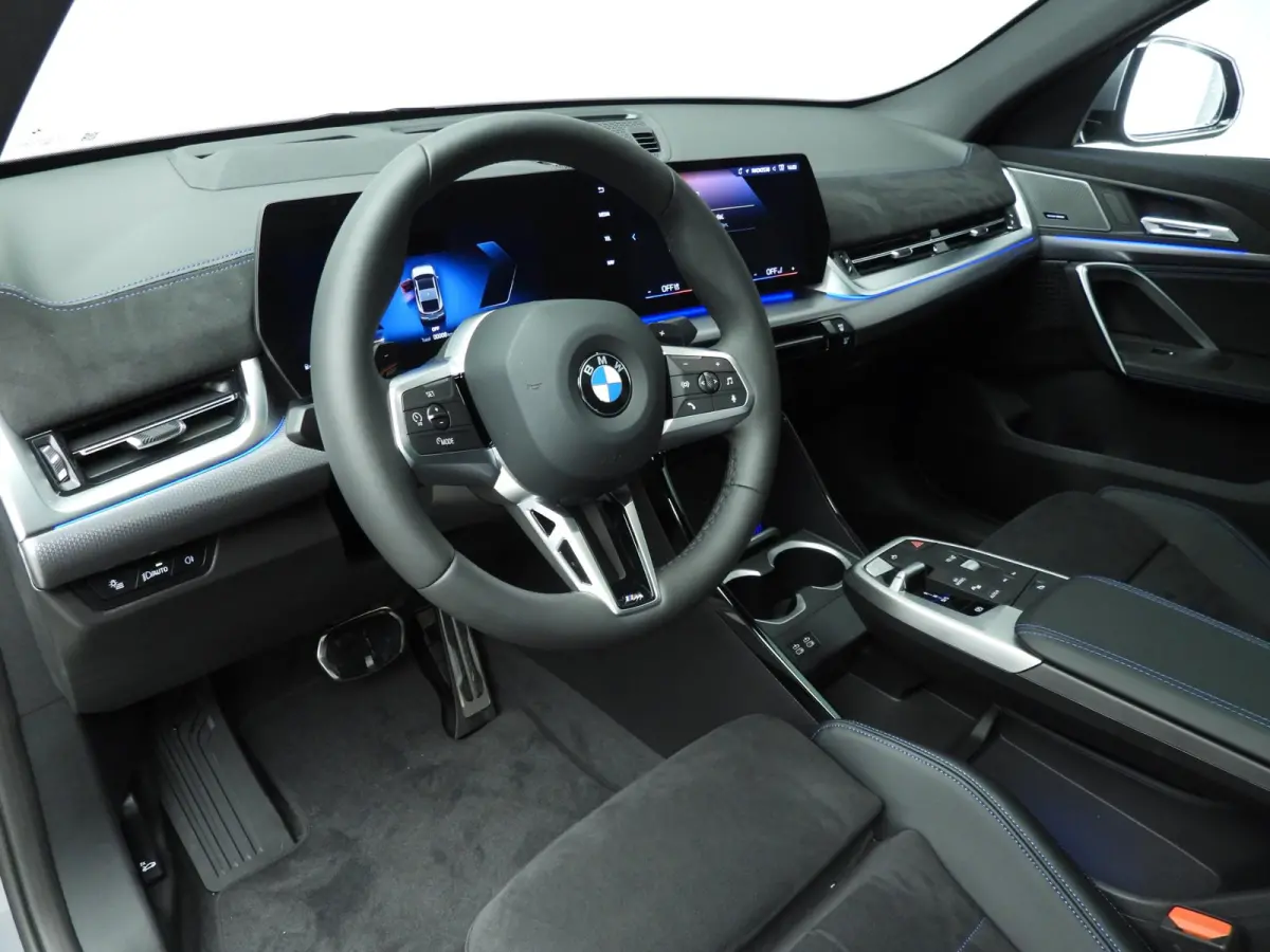 sDrive 20i | M-Sportpakket | LED | HUD | Active cruise | Panoramadak | Trekhaak | Elektr. zetels | DAB | Harman-kardon sound | Alu 20 inch