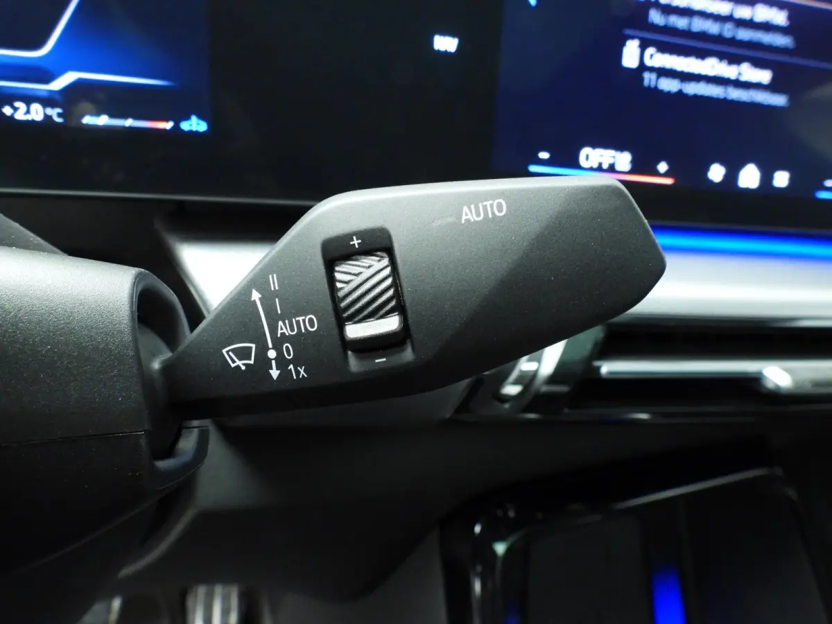sDrive 20i | M-Sportpakket | LED | HUD | Active cruise | Panoramadak | Trekhaak | Elektr. zetels | DAB | Harman-kardon sound | Alu 20 inch