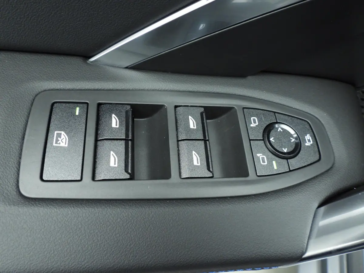 sDrive 20i | M-Sportpakket | LED | HUD | Active cruise | Panoramadak | Trekhaak | Elektr. zetels | DAB | Harman-kardon sound | Alu 20 inch