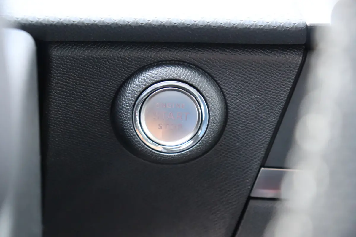 1.2 TURBO 130PK GS-LINE AUTOMAAT / NAVI / HALF-LEDER / CLIMA / LED / PDC / AGR / 17" LMV / CAMERA / KEYLESS / ADAPT. CRUISECONTROL / NIEUWSTAAT !!