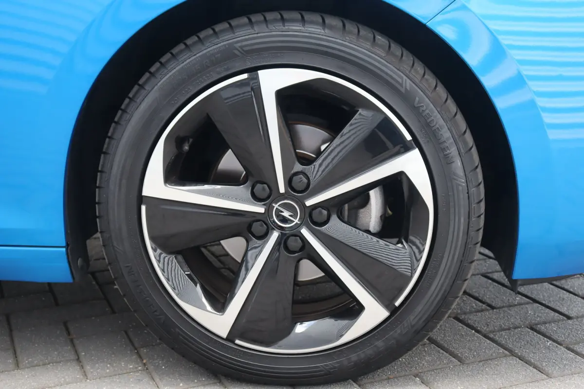 1.2 TURBO 130PK GS-LINE AUTOMAAT / NAVI / HALF-LEDER / CLIMA / LED / PDC / AGR / 17" LMV / CAMERA / KEYLESS / ADAPT. CRUISECONTROL / NIEUWSTAAT !!