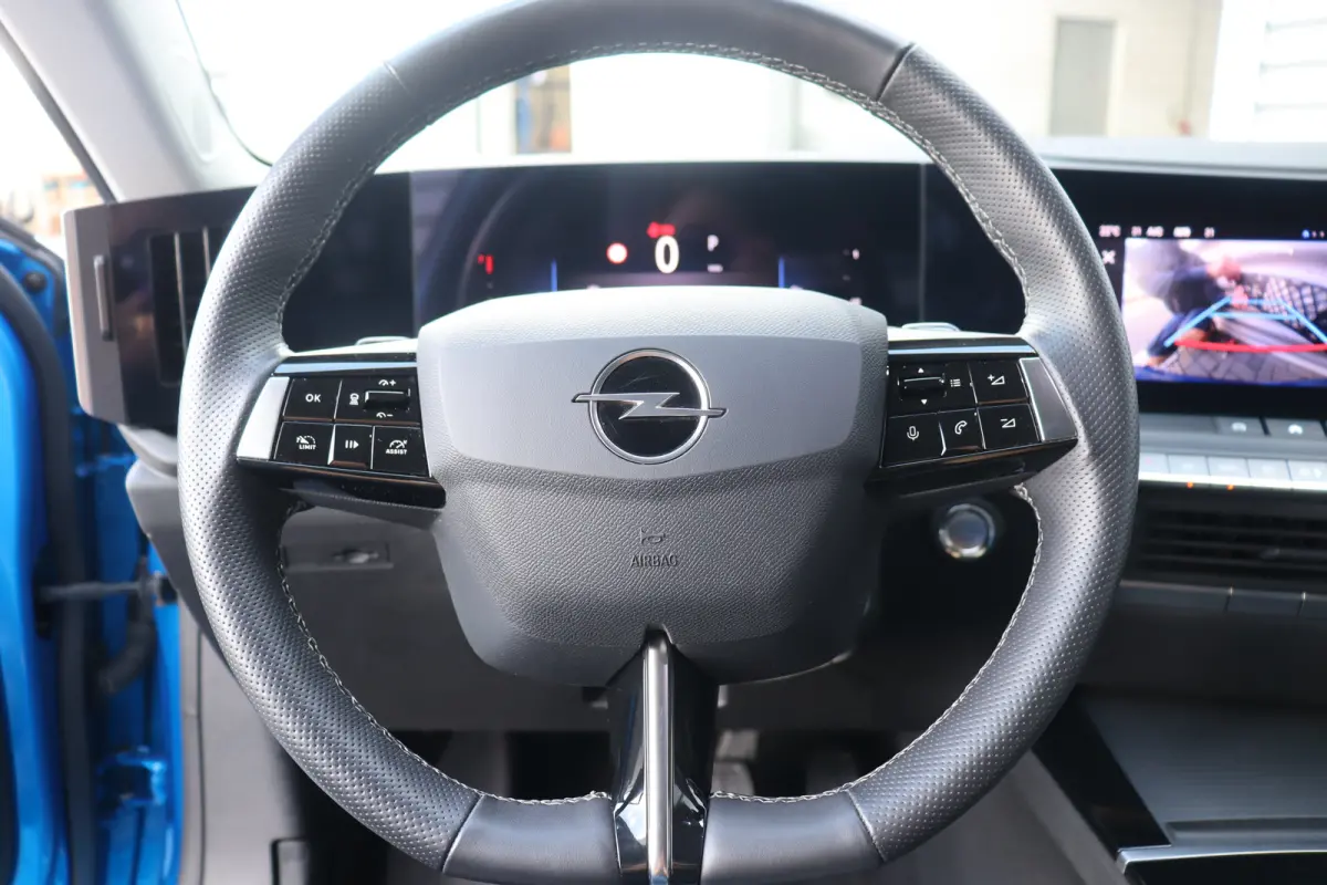 1.2 TURBO 130PK GS-LINE AUTOMAAT / NAVI / HALF-LEDER / CLIMA / LED / PDC / AGR / 17" LMV / CAMERA / KEYLESS / ADAPT. CRUISECONTROL / NIEUWSTAAT !!