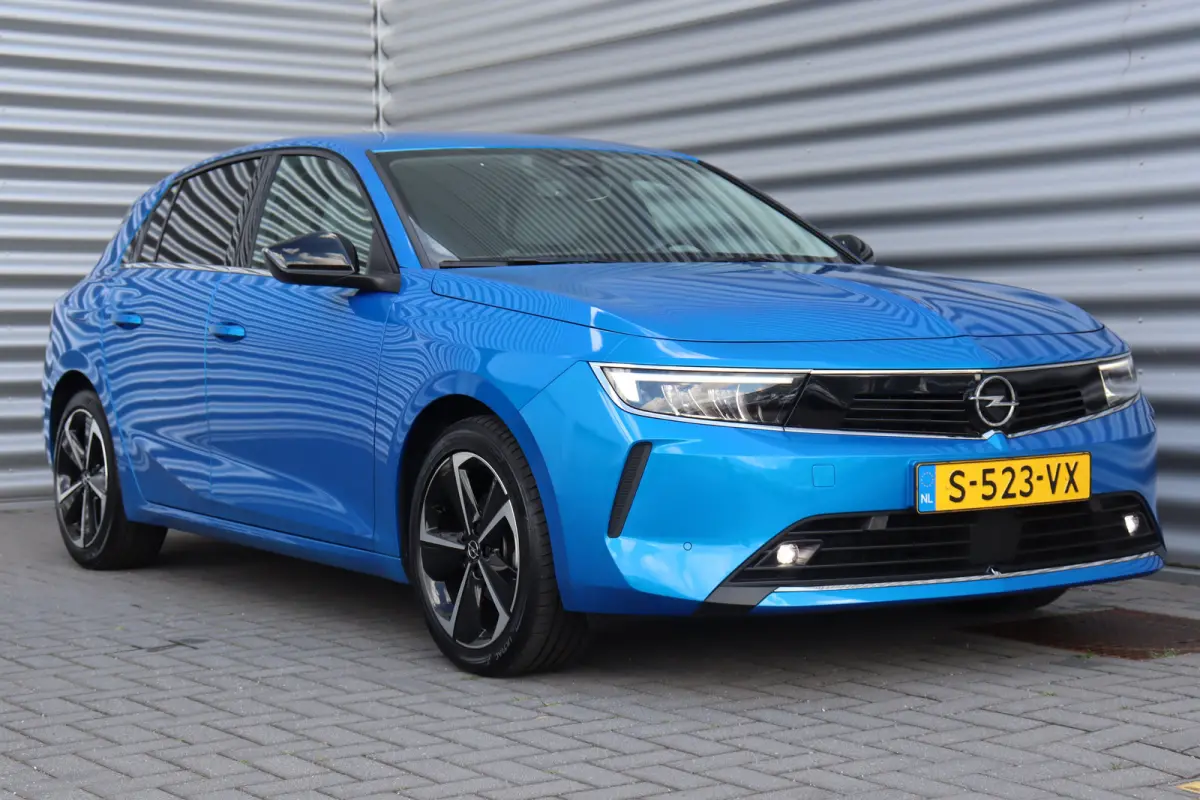 1.2 TURBO 130PK GS-LINE AUTOMAAT / NAVI / HALF-LEDER / CLIMA / LED / PDC / AGR / 17" LMV / CAMERA / KEYLESS / ADAPT. CRUISECONTROL / NIEUWSTAAT !!