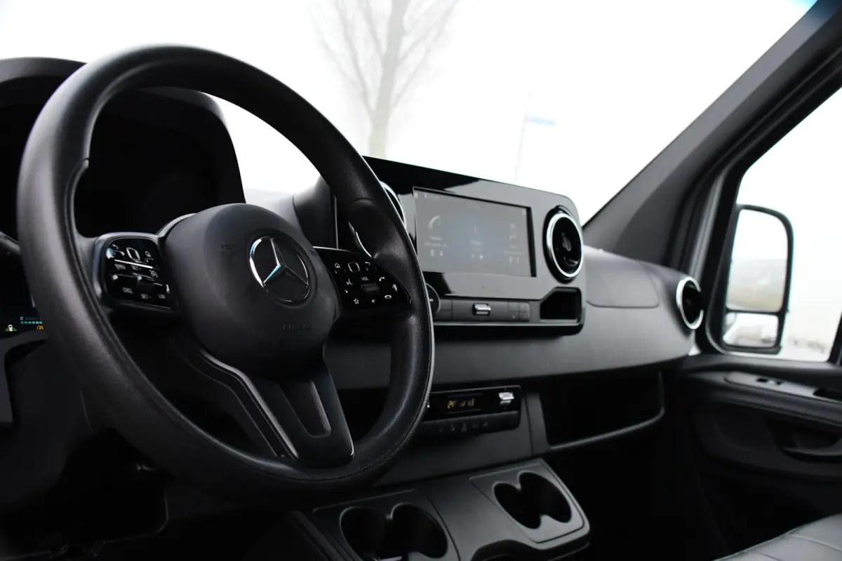 319 V6 3.0 CDI L2H2 Camera, Cruise, 10,5'' Mbux, Automaat, Carplay, Multimedia, Trekhaak, Uniek!