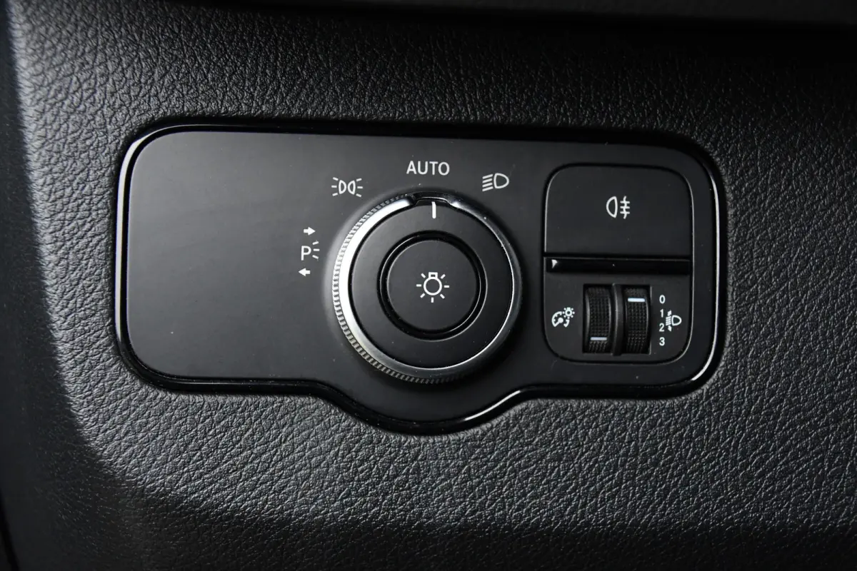 319 V6 3.0 CDI L2H2 Camera, Cruise, 10,5'' Mbux, Automaat, Carplay, Multimedia, Trekhaak, Uniek!