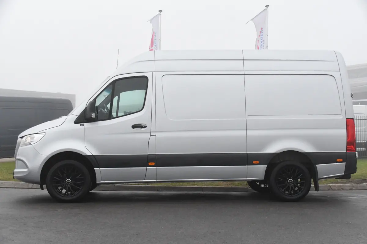 319 V6 3.0 CDI L2H2 Camera, Cruise, 10,5'' Mbux, Automaat, Carplay, Multimedia, Trekhaak, Uniek!