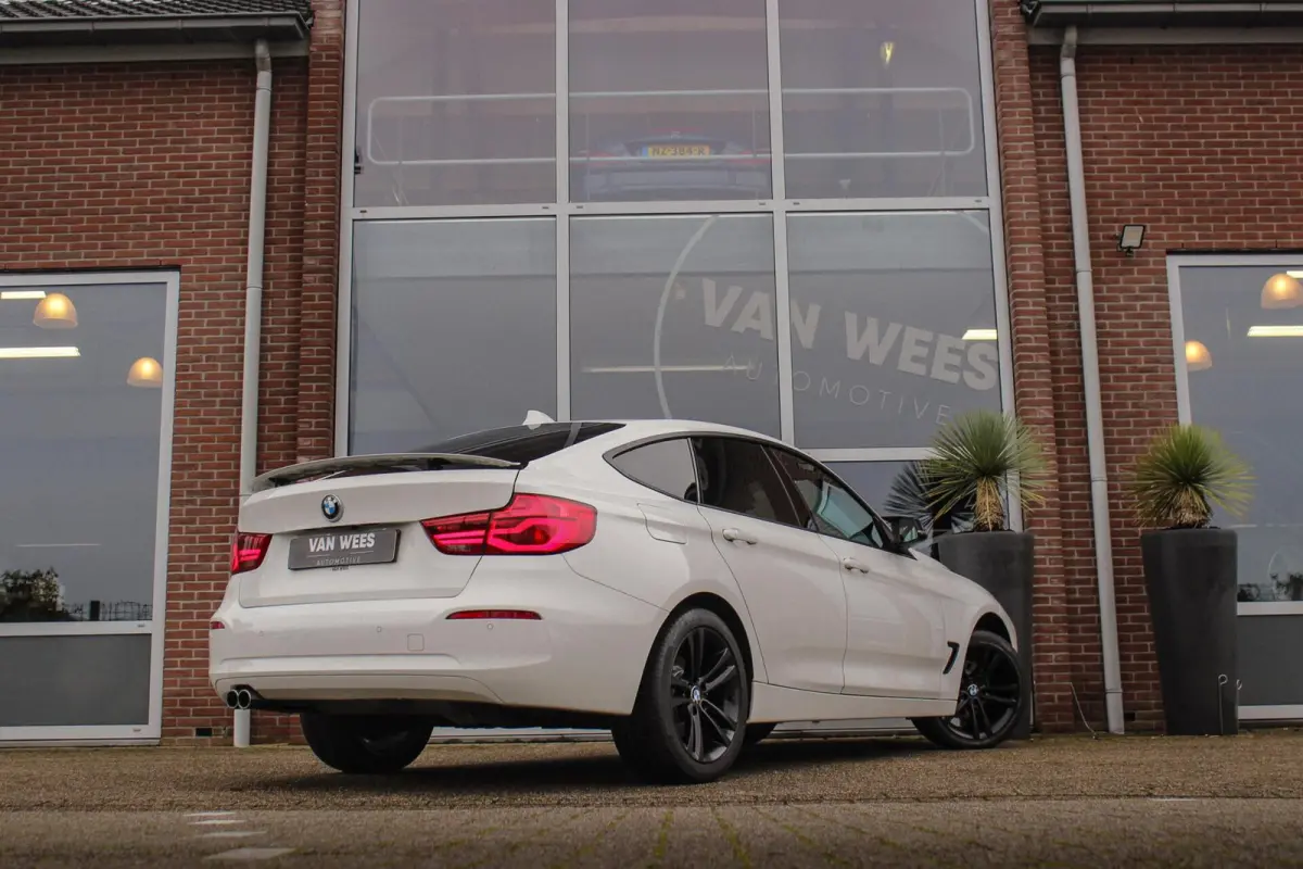320i F34 Executive Facelift | 184 pk | Automaat | 2e eigenaar | 19 inch | Camera | Head-up | LED | PDC | Navi | Stoelverwarming | Cruise control | Climate control