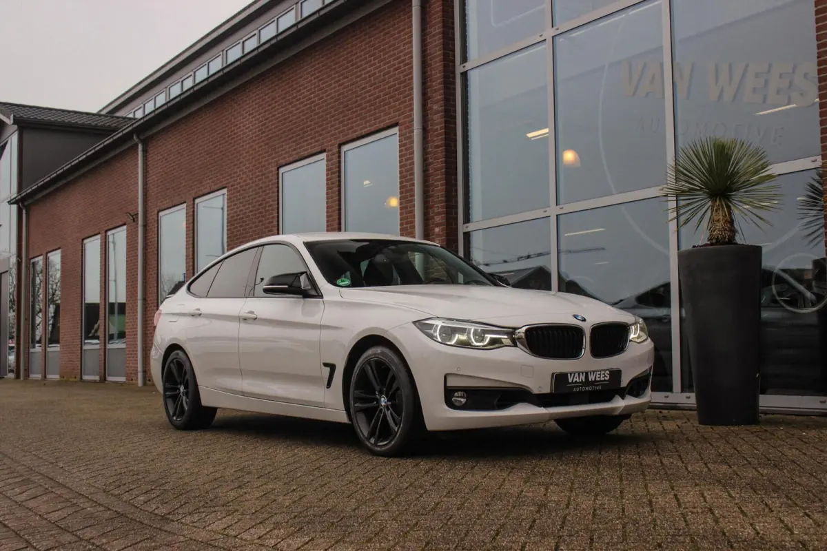 320i F34 Executive Facelift | 184 pk | Automaat | 2e eigenaar | 19 inch | Camera | Head-up | LED | PDC | Navi | Stoelverwarming | Cruise control | Climate control
