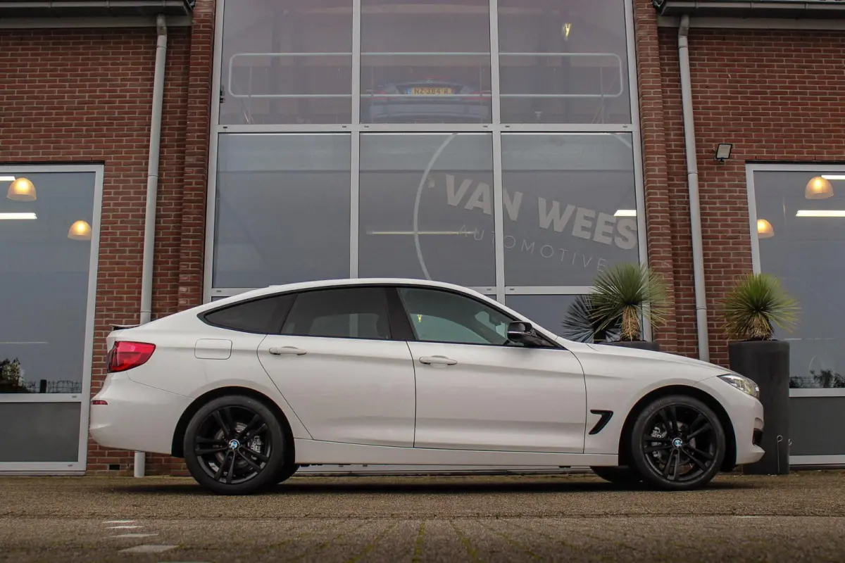 320i F34 Executive Facelift | 184 pk | Automaat | 2e eigenaar | 19 inch | Camera | Head-up | LED | PDC | Navi | Stoelverwarming | Cruise control | Climate control