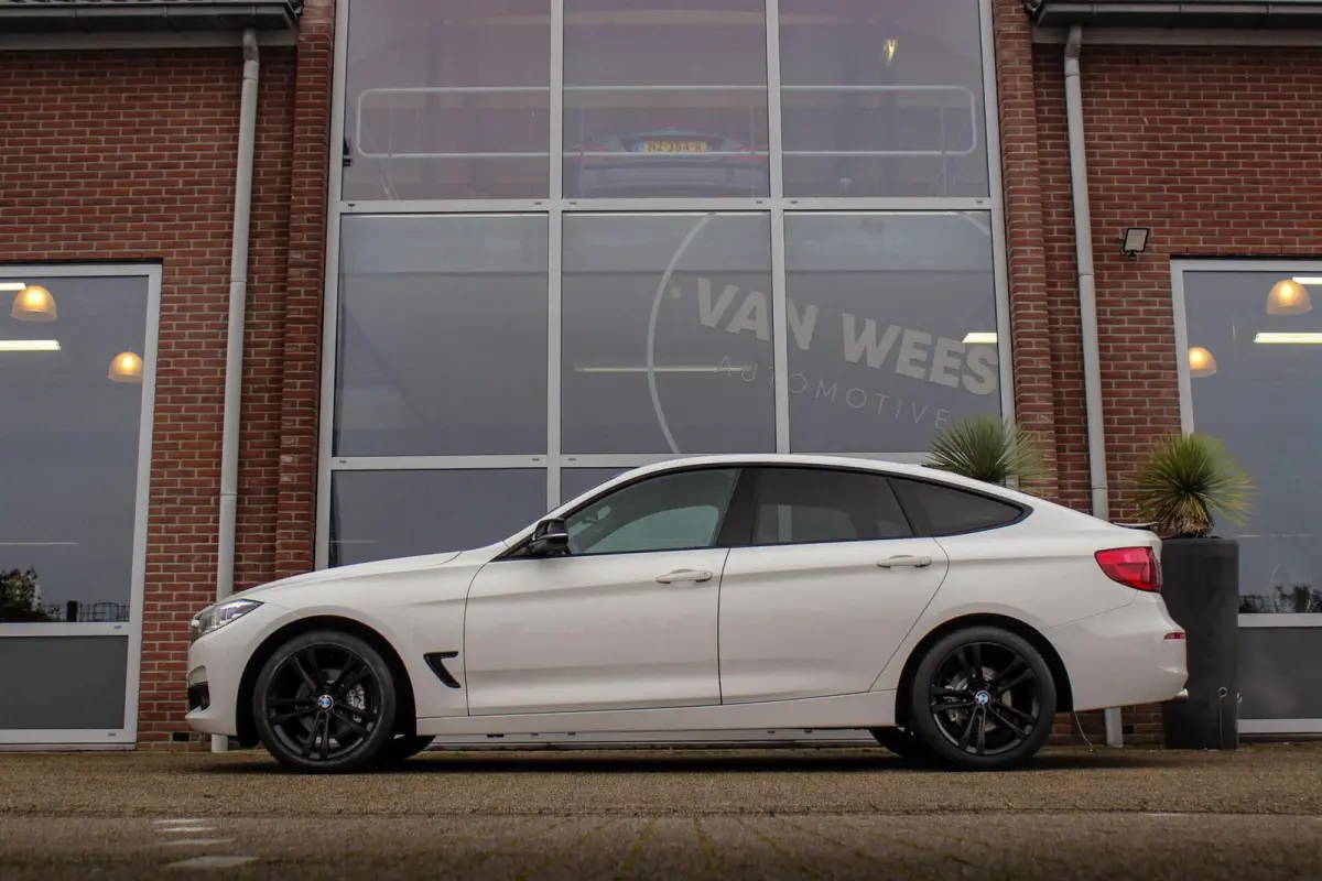 320i F34 Executive Facelift | 184 pk | Automaat | 2e eigenaar | 19 inch | Camera | Head-up | LED | PDC | Navi | Stoelverwarming | Cruise control | Climate control
