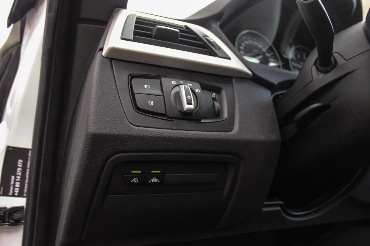 320i F34 Executive Facelift | 184 pk | Automaat | 2e eigenaar | 19 inch | Camera | Head-up | LED | PDC | Navi | Stoelverwarming | Cruise control | Climate control