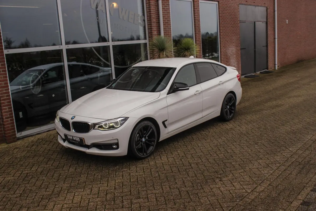 320i F34 Executive Facelift | 184 pk | Automaat | 2e eigenaar | 19 inch | Camera | Head-up | LED | PDC | Navi | Stoelverwarming | Cruise control | Climate control