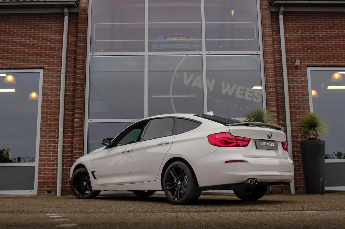 320i F34 Executive Facelift | 184 pk | Automaat | 2e eigenaar | 19 inch | Camera | Head-up | LED | PDC | Navi | Stoelverwarming | Cruise control | Climate control