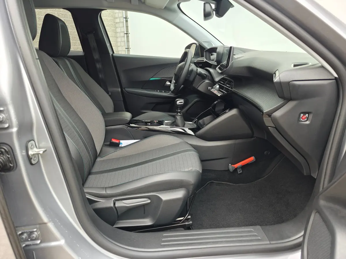 1.2 Allure | Apple Carplay / Android Auto | Achteruitrij Camera | Cruise Control | Climate Control | | Achterbank in delen neerklapbaar | Achteruitrijcamera | Airco (automatisch)