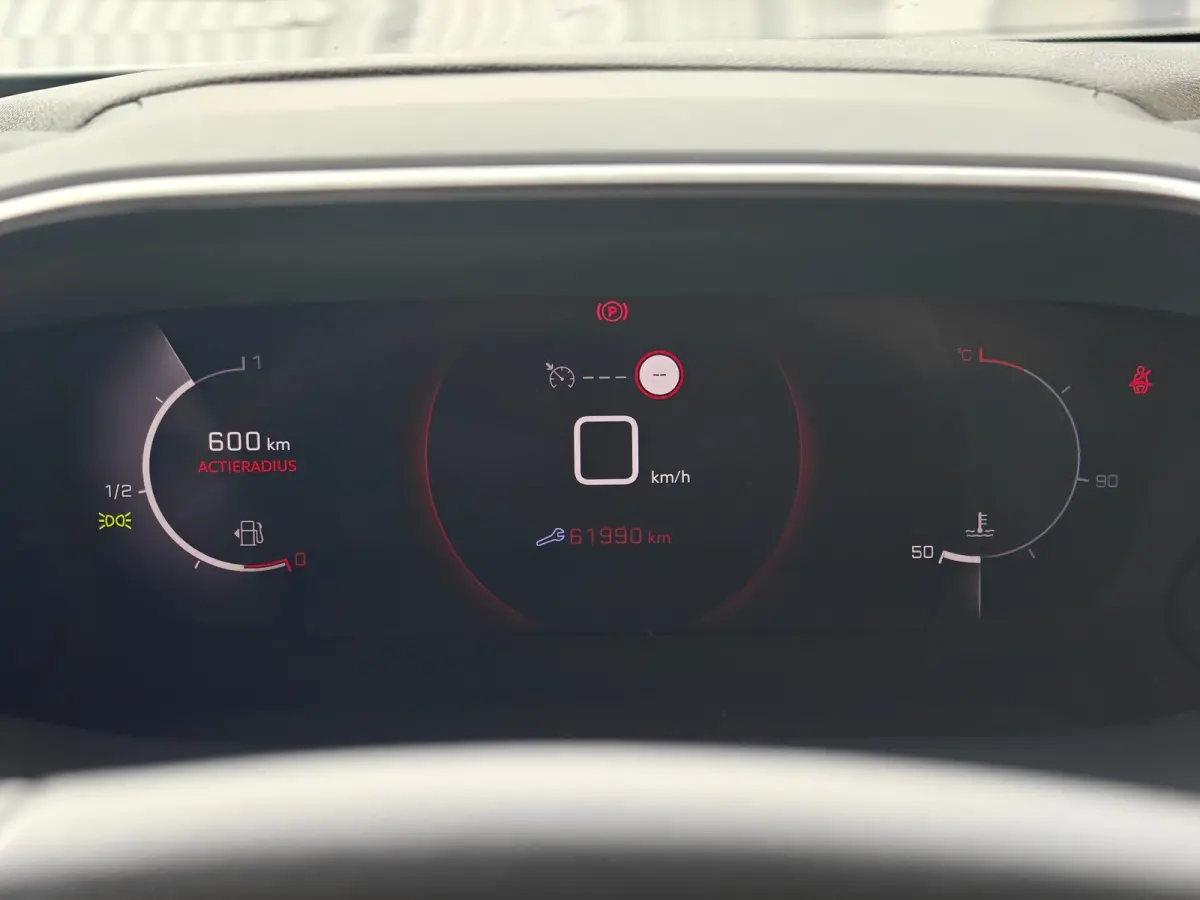 1.2 Allure | Apple Carplay / Android Auto | Achteruitrij Camera | Cruise Control | Climate Control | | Achterbank in delen neerklapbaar | Achteruitrijcamera | Airco (automatisch)