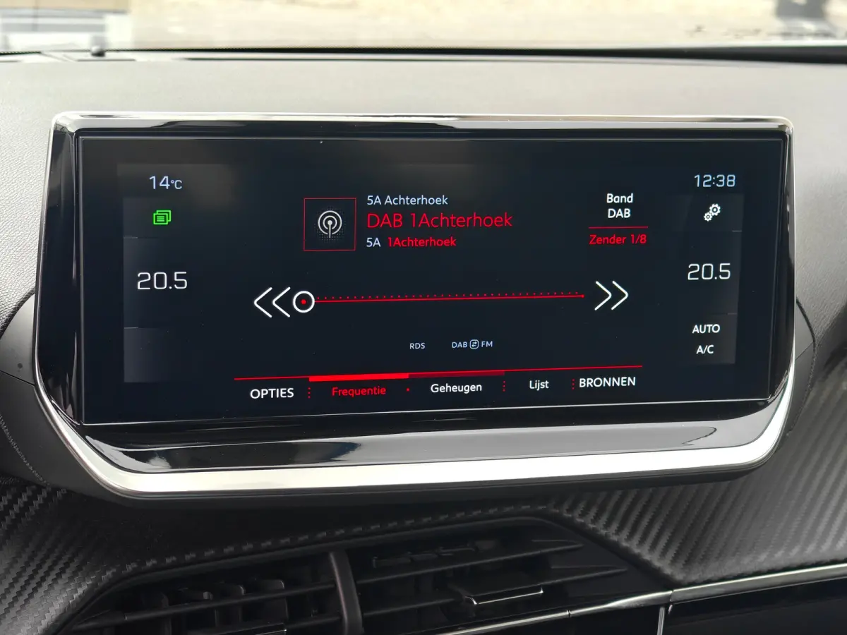 1.2 Allure | Apple Carplay / Android Auto | Achteruitrij Camera | Cruise Control | Climate Control | | Achterbank in delen neerklapbaar | Achteruitrijcamera | Airco (automatisch)
