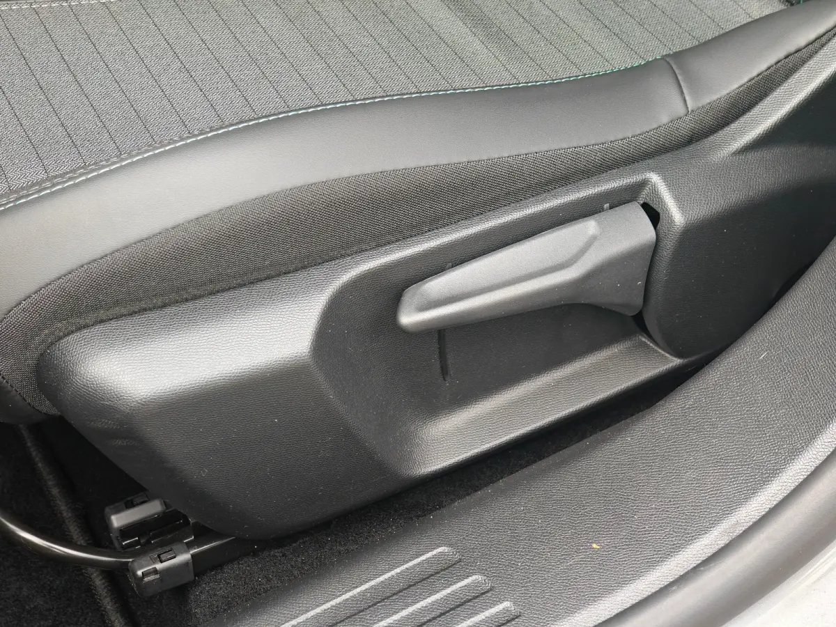 1.2 Allure | Apple Carplay / Android Auto | Achteruitrij Camera | Cruise Control | Climate Control | | Achterbank in delen neerklapbaar | Achteruitrijcamera | Airco (automatisch)