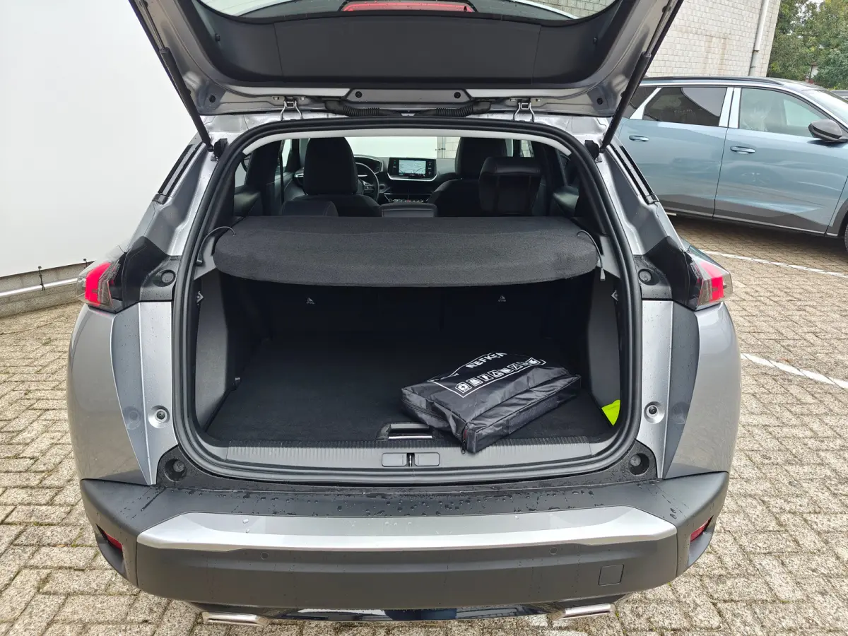 1.2 Allure | Apple Carplay / Android Auto | Achteruitrij Camera | Cruise Control | Climate Control | | Achterbank in delen neerklapbaar | Achteruitrijcamera | Airco (automatisch)