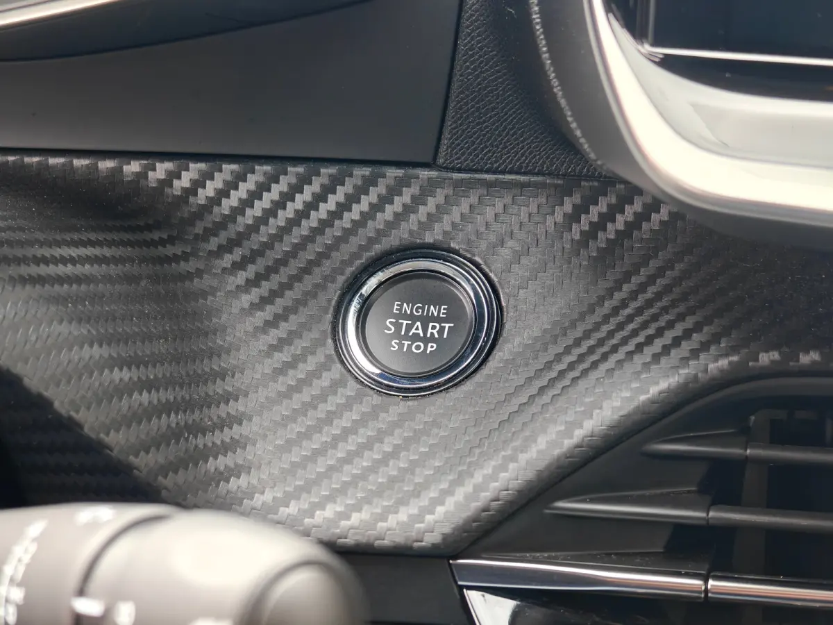 1.2 Allure | Apple Carplay / Android Auto | Achteruitrij Camera | Cruise Control | Climate Control | | Achterbank in delen neerklapbaar | Achteruitrijcamera | Airco (automatisch)