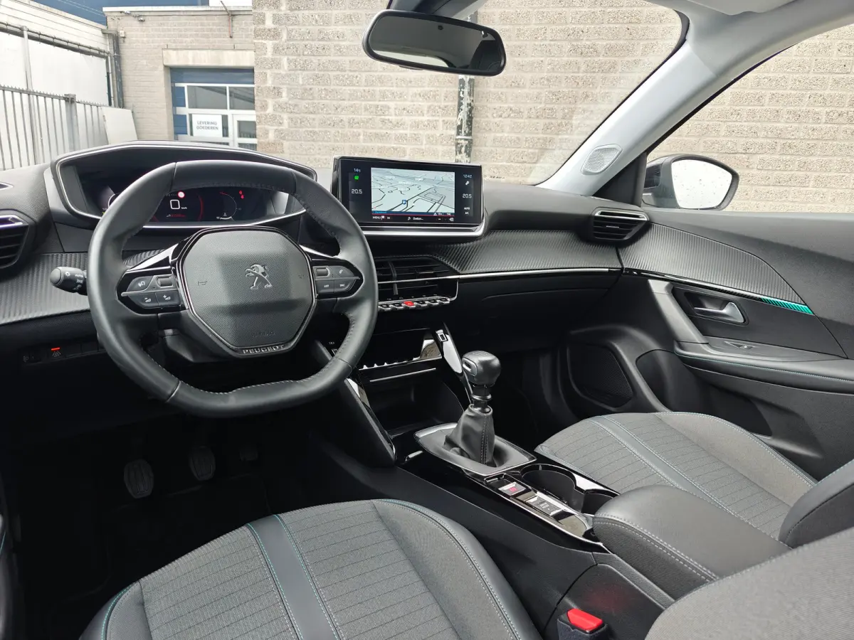 1.2 Allure | Apple Carplay / Android Auto | Achteruitrij Camera | Cruise Control | Climate Control | | Achterbank in delen neerklapbaar | Achteruitrijcamera | Airco (automatisch)