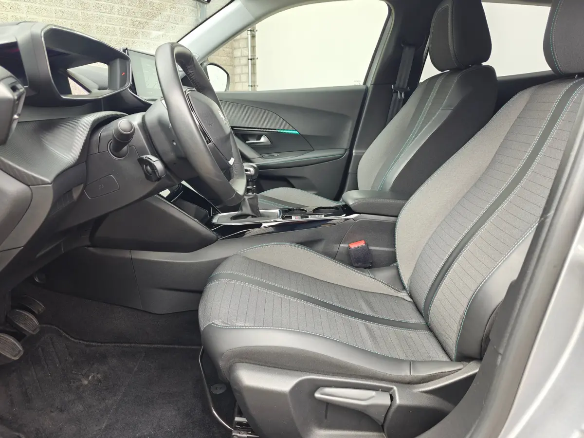 1.2 Allure | Apple Carplay / Android Auto | Achteruitrij Camera | Cruise Control | Climate Control | | Achterbank in delen neerklapbaar | Achteruitrijcamera | Airco (automatisch)