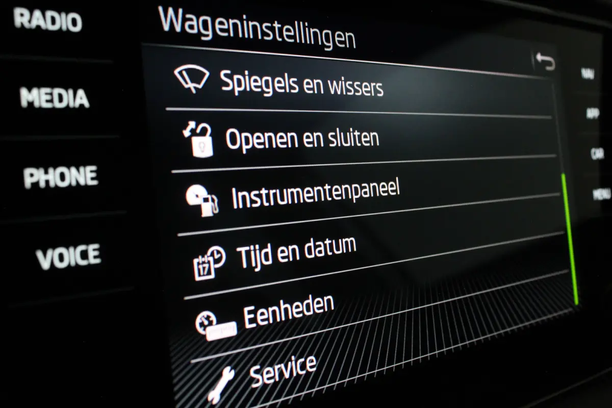 1.0 TSI Business Edition > Camera/Navi/Comfort-pakket/keyless...