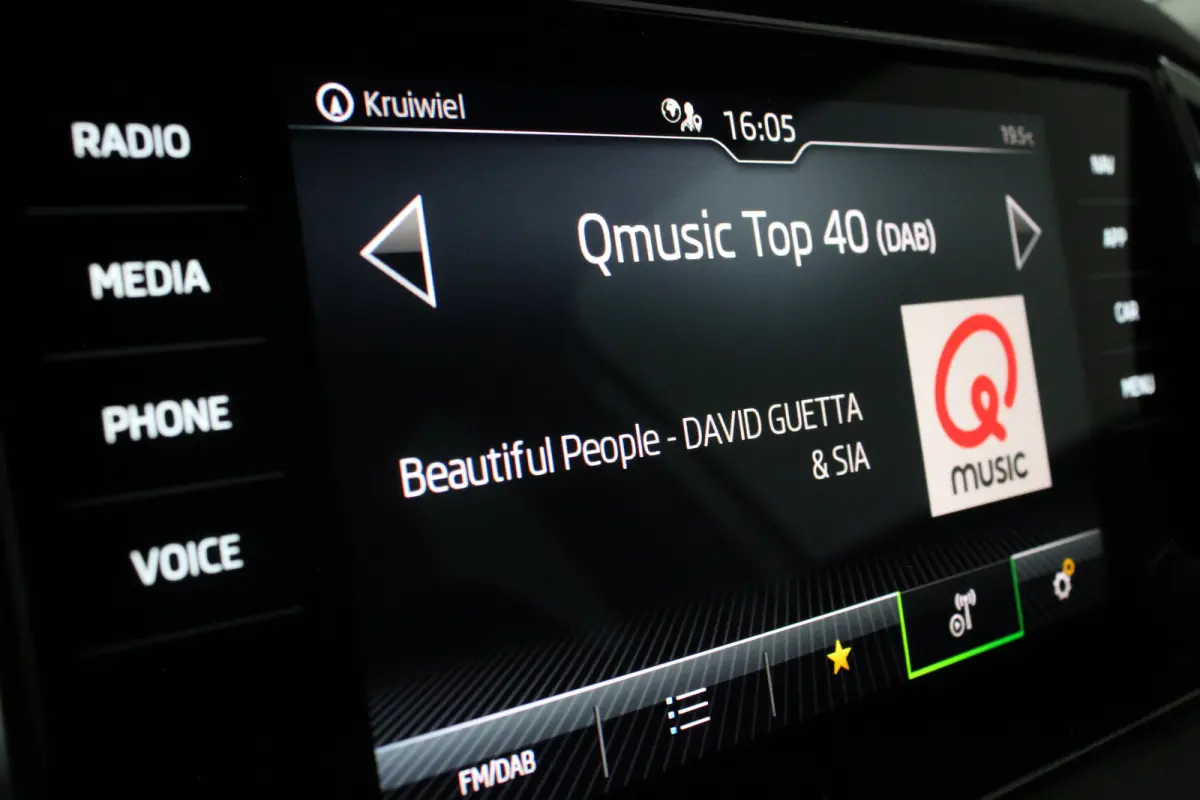 1.0 TSI Business Edition > Camera/Navi/Comfort-pakket/keyless...
