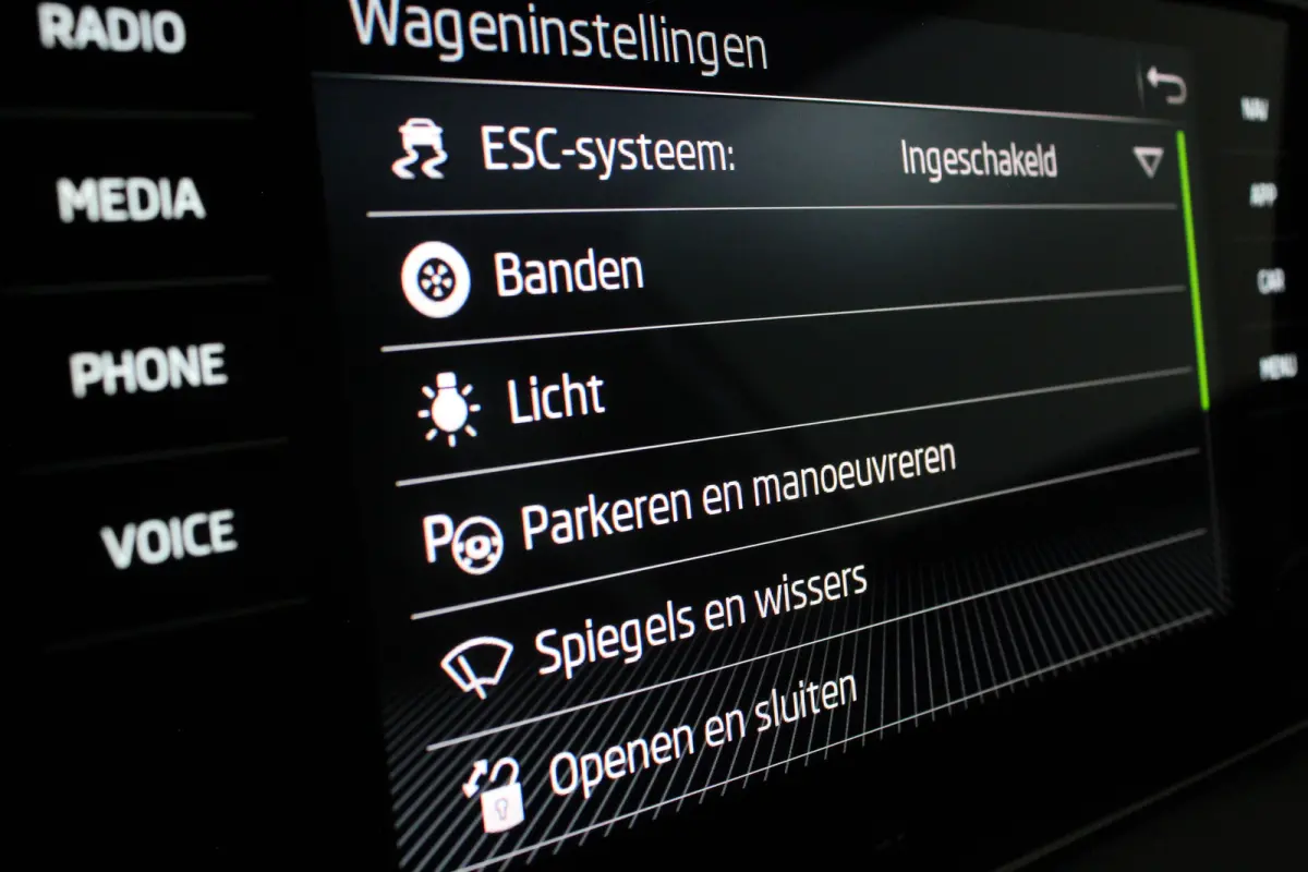 1.0 TSI Business Edition > Camera/Navi/Comfort-pakket/keyless...