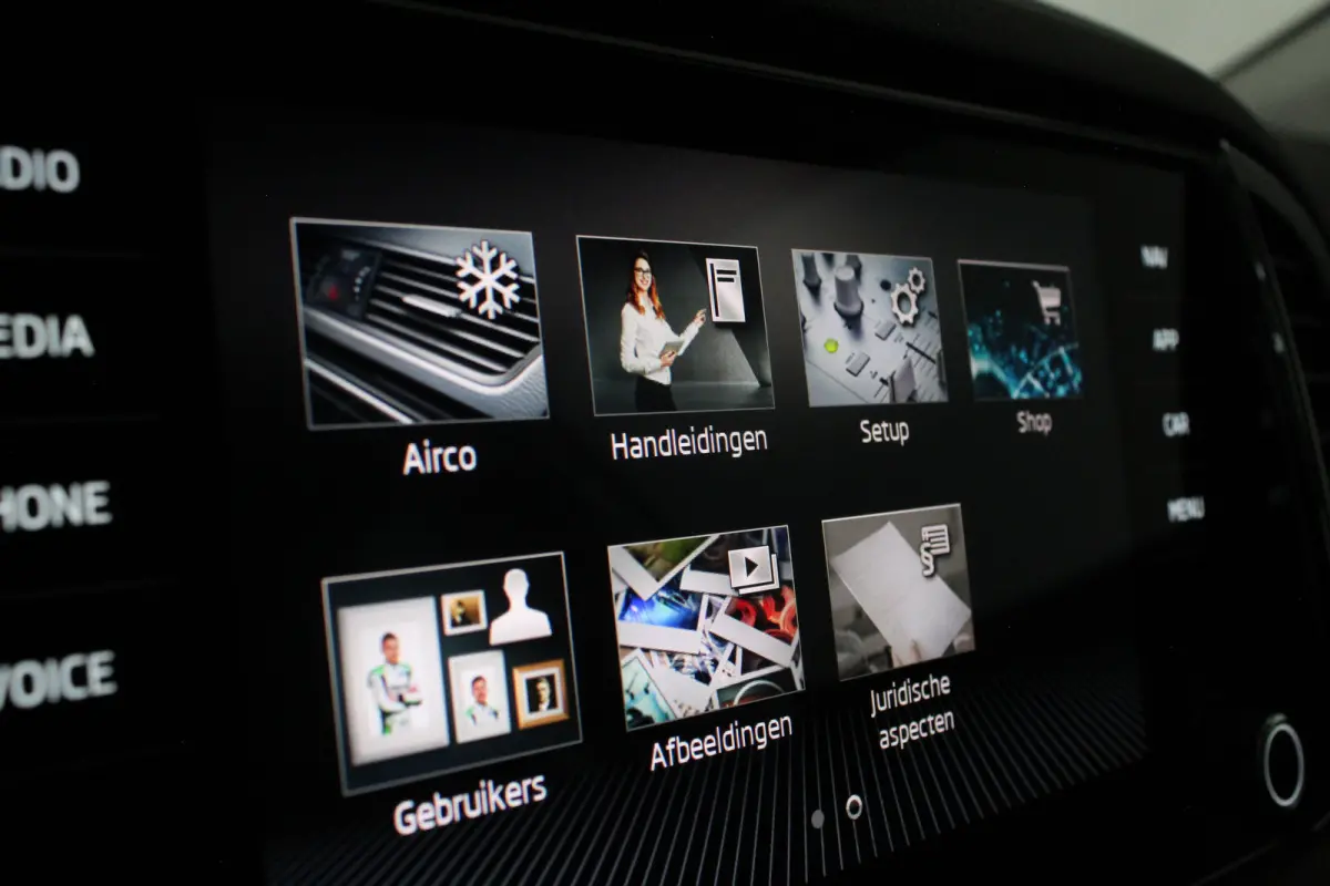 1.0 TSI Business Edition > Camera/Navi/Comfort-pakket/keyless...