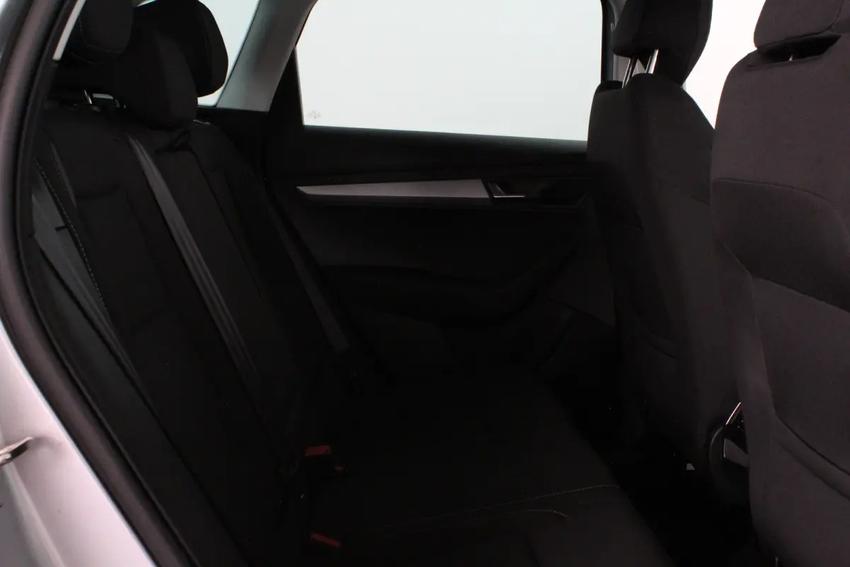 1.0 TSI Business Edition > Camera/Navi/Comfort-pakket/keyless...