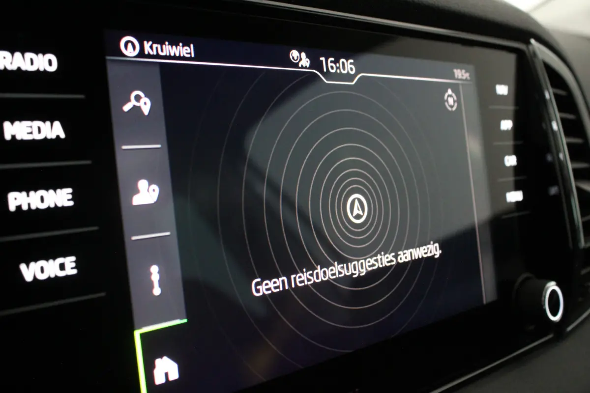 1.0 TSI Business Edition > Camera/Navi/Comfort-pakket/keyless...
