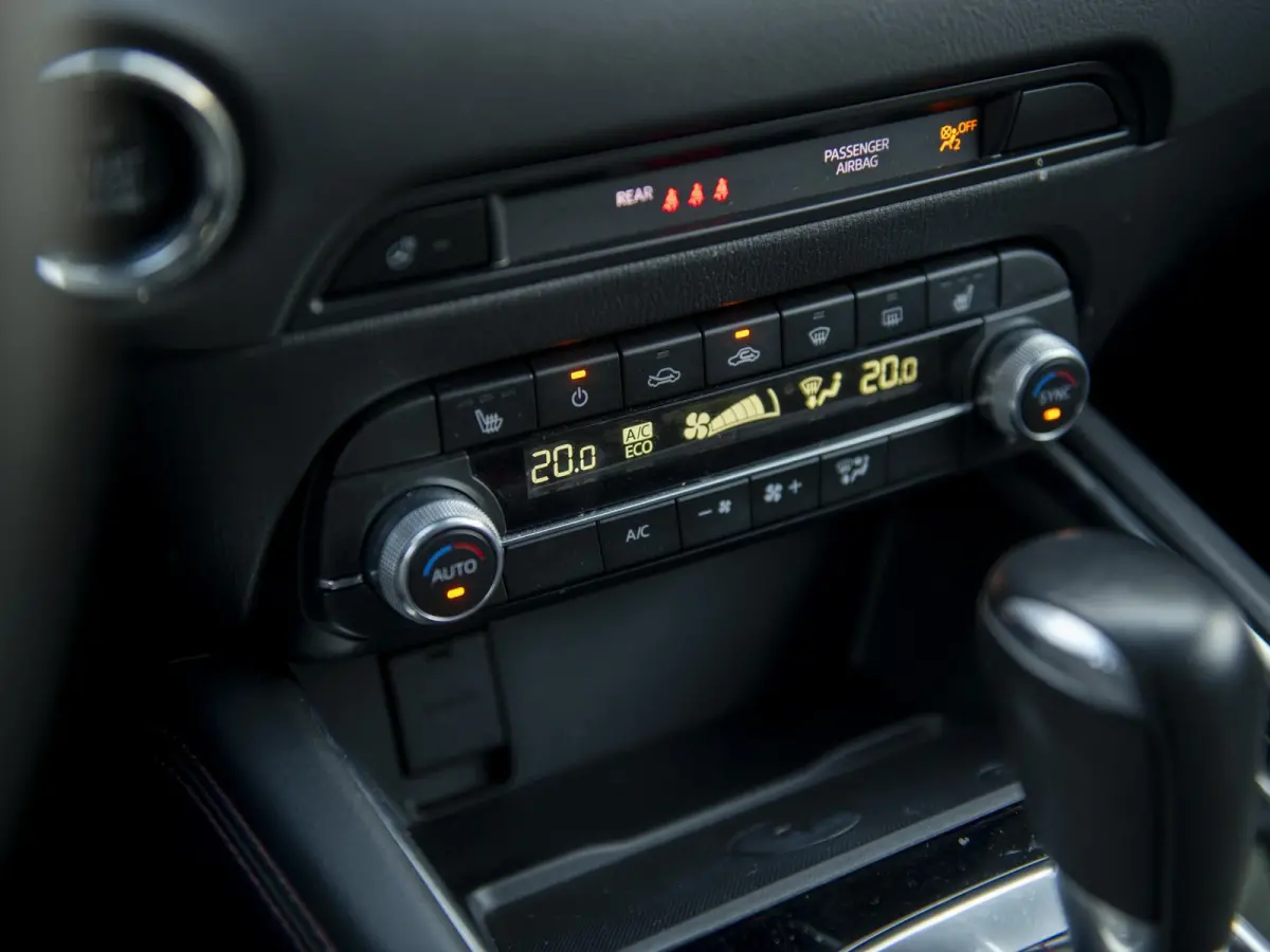 2.5 SkyActiv-G 194pk Homura | Trekhaak wegklapbaar | Navi | Stoel- en stuurverwarming | Apple Carplay / Android Auto