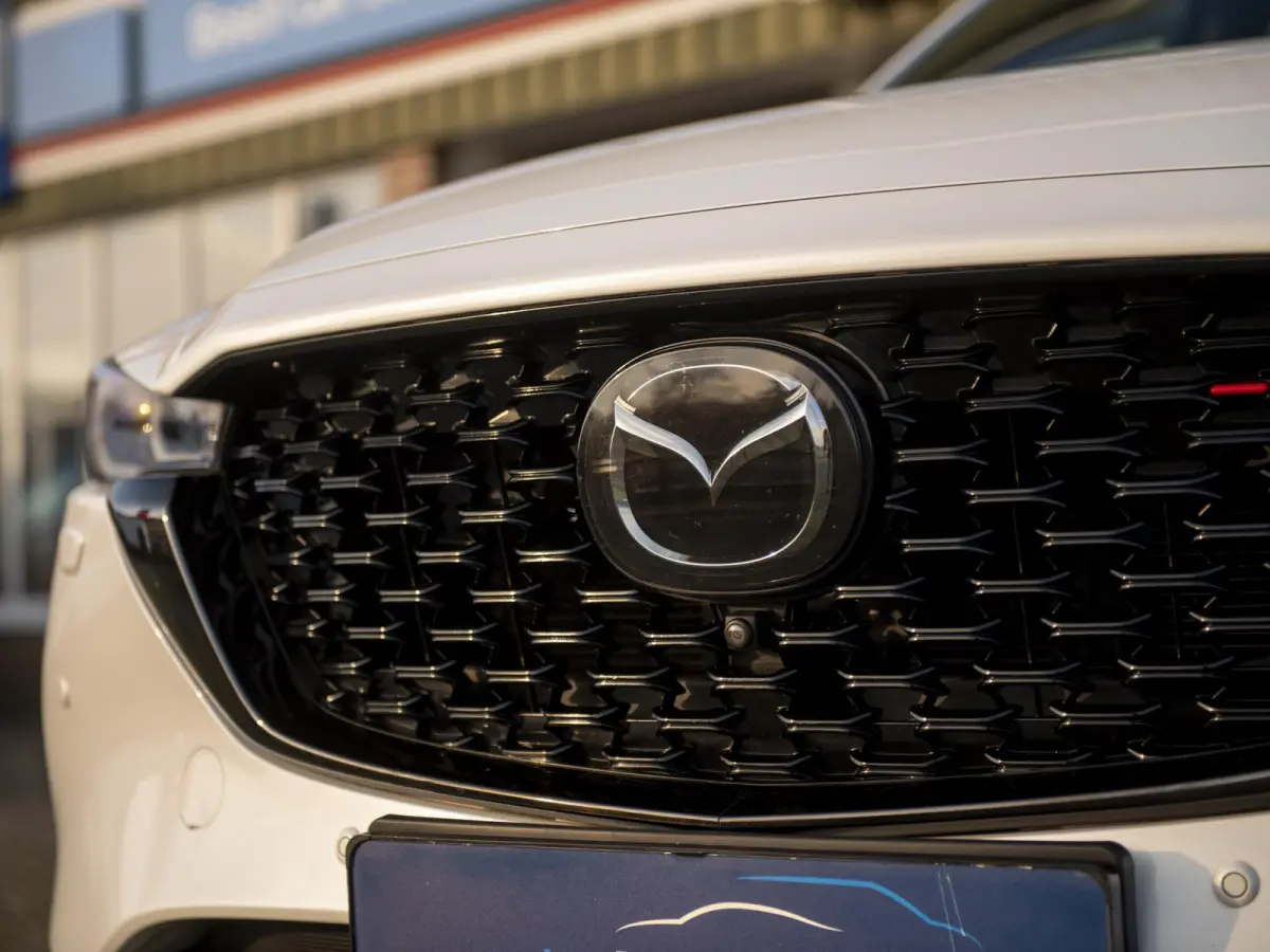 2.5 SkyActiv-G 194pk Homura | Trekhaak wegklapbaar | Navi | Stoel- en stuurverwarming | Apple Carplay / Android Auto