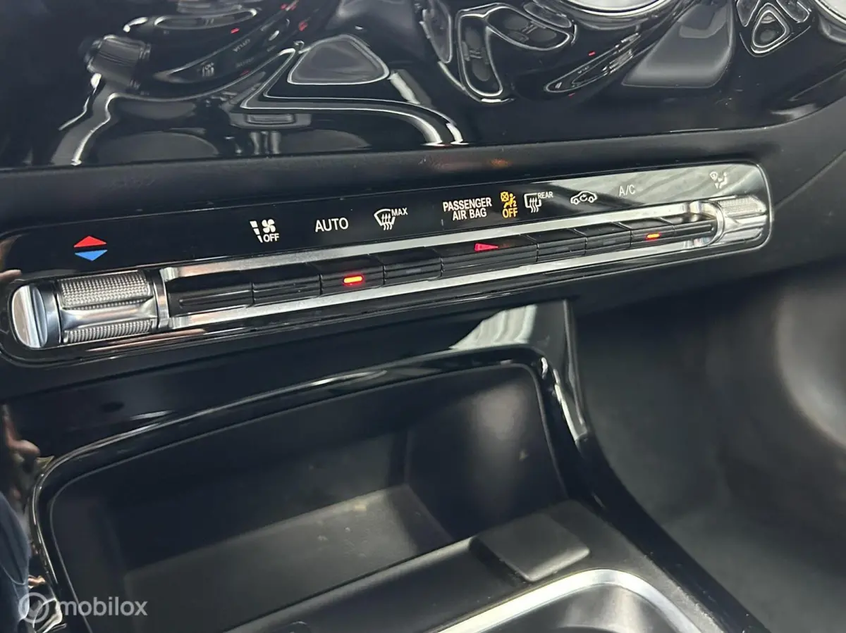 180 Business Solution FM nav / Camera / Half leder / LED