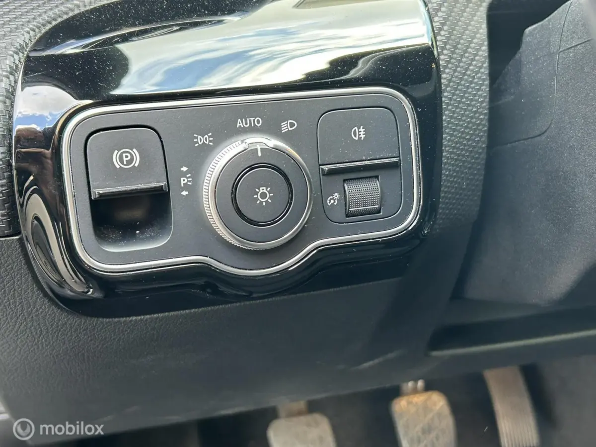 180 Business Solution FM nav / Camera / Half leder / LED