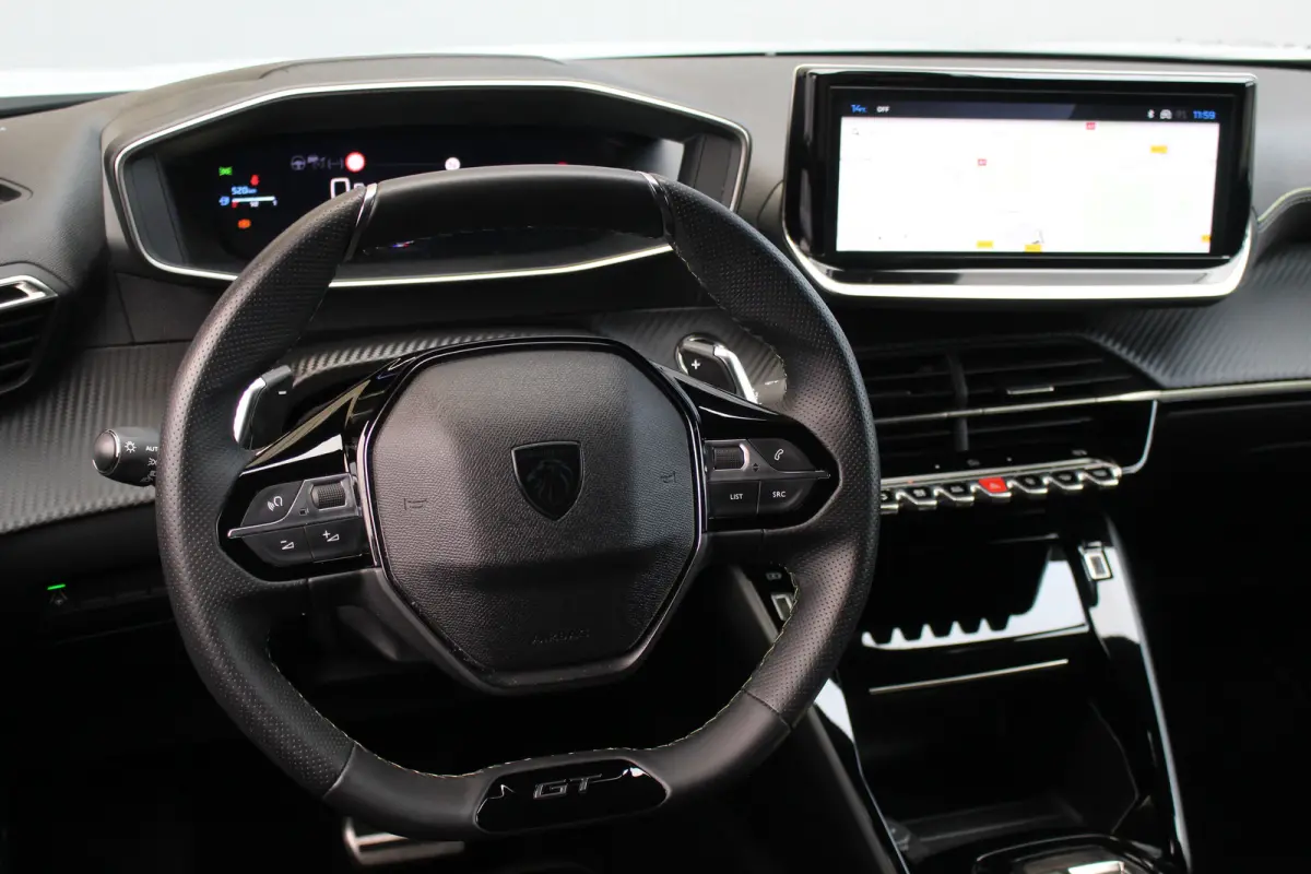 1.2 Hybrid 136 GT | Adap. Cruise C. | Camera | Keyless | Full LED | 17" LMV | Navi | Privacy Glass | Climate Control | Adap. Cruise C. | Camera | Keyless | Full LED | 17" LMV | Navi | Privac